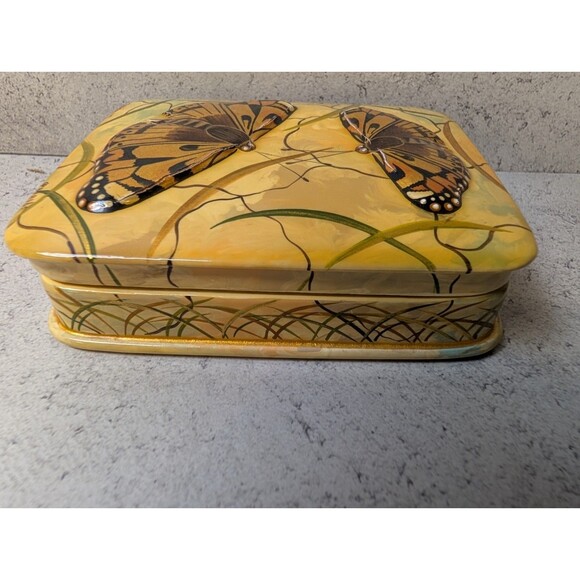 Vintage Hand-Painted Butterfly Trinket Box – Raised Relief Design – Yellow Flora - Picture 3 of 9